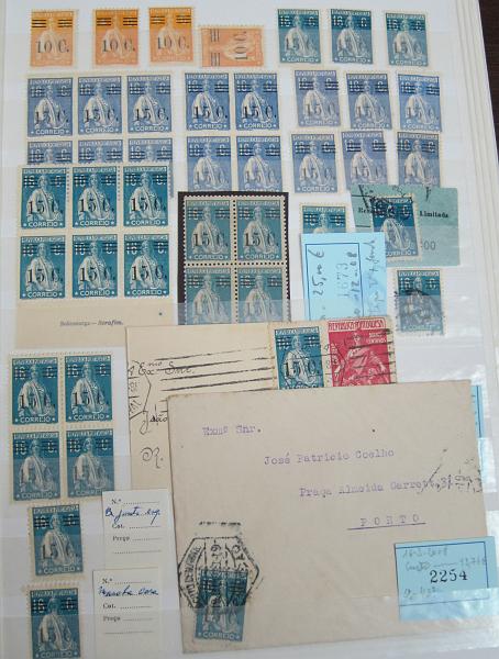 0001 12.jpg -     Lote:    1      Colecção "Ceres Sobretaxados"      (várias imagens)       Descrição:         1928/29 &mdash; Ceres, com sobretaxa. Classificador com colecção não montada, muito completa, estudada em termos de papeis, variedades de clichés e barramentos, com estudo exaustivo, pertencente a um distinto filatelista, sócio do Clube Filatélico de Portugal. Inclui selos novos e usados, singelos ou em blocos pequenos e de grandes dimensões, selos com múltiplas variedades de clichés e de barramentos, erros, alguma marcofilia, sobrescritos e postais ilustrados circulados. Inclui uma carta com quadra do selo de 10C s/ 4C verde em denteado 15x14 (exemplar único), bloco de 6 selos em papel cartolina do selo de 40C s/ 2C laranja, duas cartas circuladas pelo DOX, carta com erro (omissão do algarismo "0") no selo de 40C s/ 2C castanho, quadra do selo de 10C s/ 1 C castanho em denteado 15x14, etc., etc... Disponibiliza-se a pedido ficheiro digital da colecção. Elevado valor de catálogo.        Lote       Valor Base:     &euro; 10.000,00     Valor Venda:     &euro;      